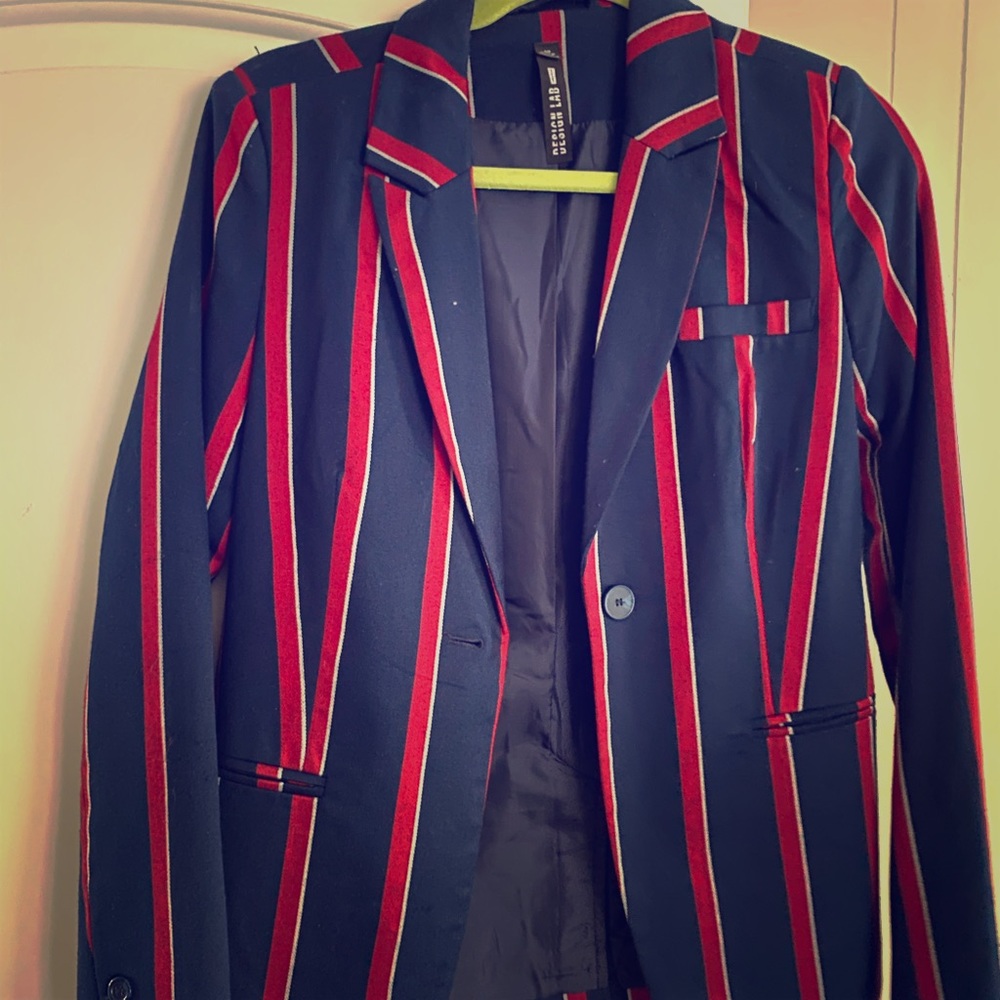 Blazer, similarly worn by Leighton Meester